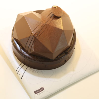 Chocolate Pinata Hearty Cake 1kg